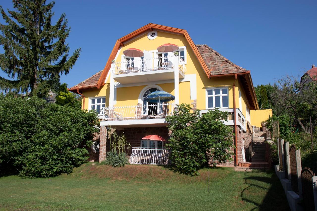 Gyoengyoem Apartman Balatonalmádi Exteriör bild