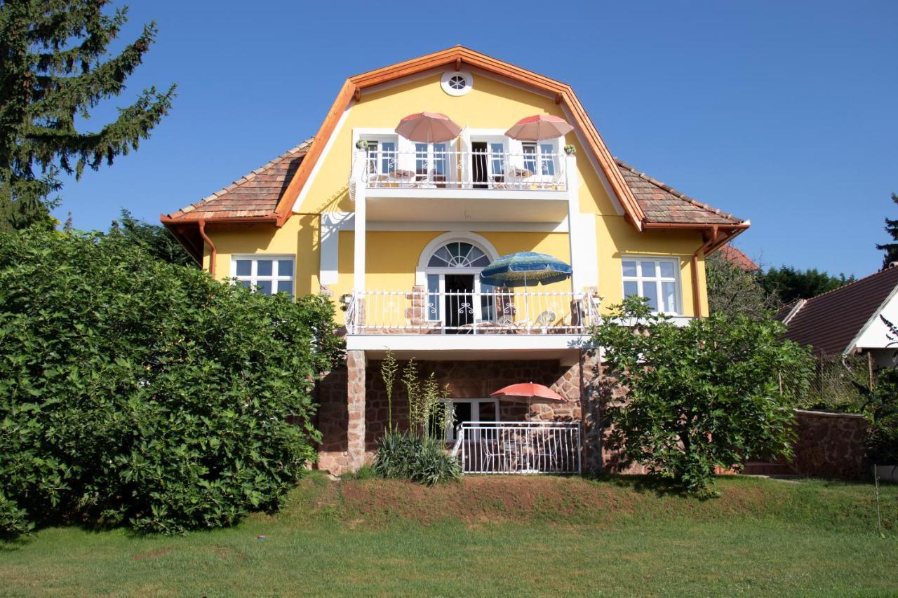 Gyoengyoem Apartman Balatonalmádi Exteriör bild