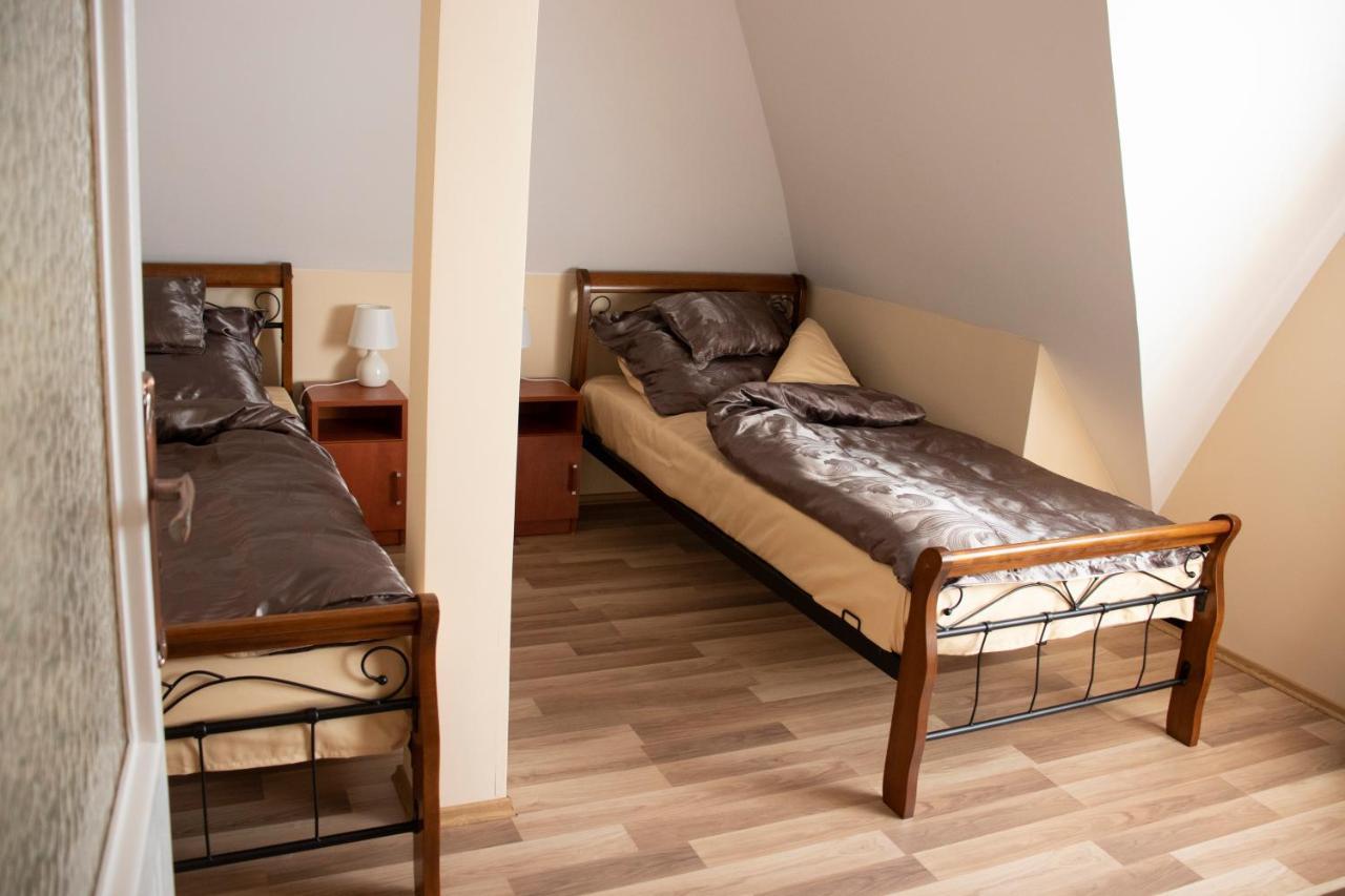 Gyoengyoem Apartman Balatonalmádi Exteriör bild
