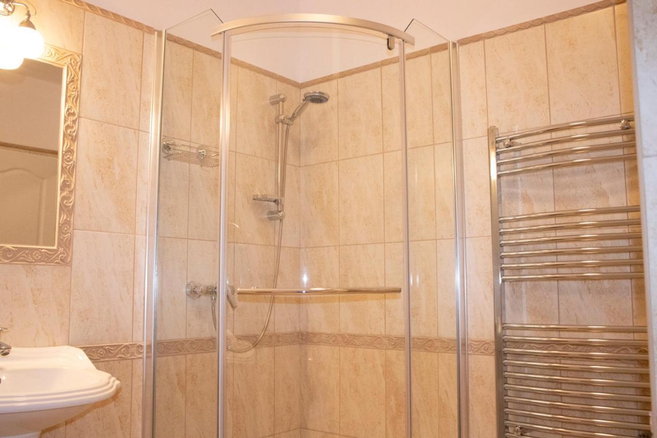 Gyoengyoem Apartman Balatonalmádi Exteriör bild
