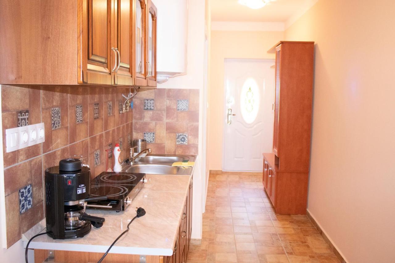 Gyoengyoem Apartman Balatonalmádi Exteriör bild