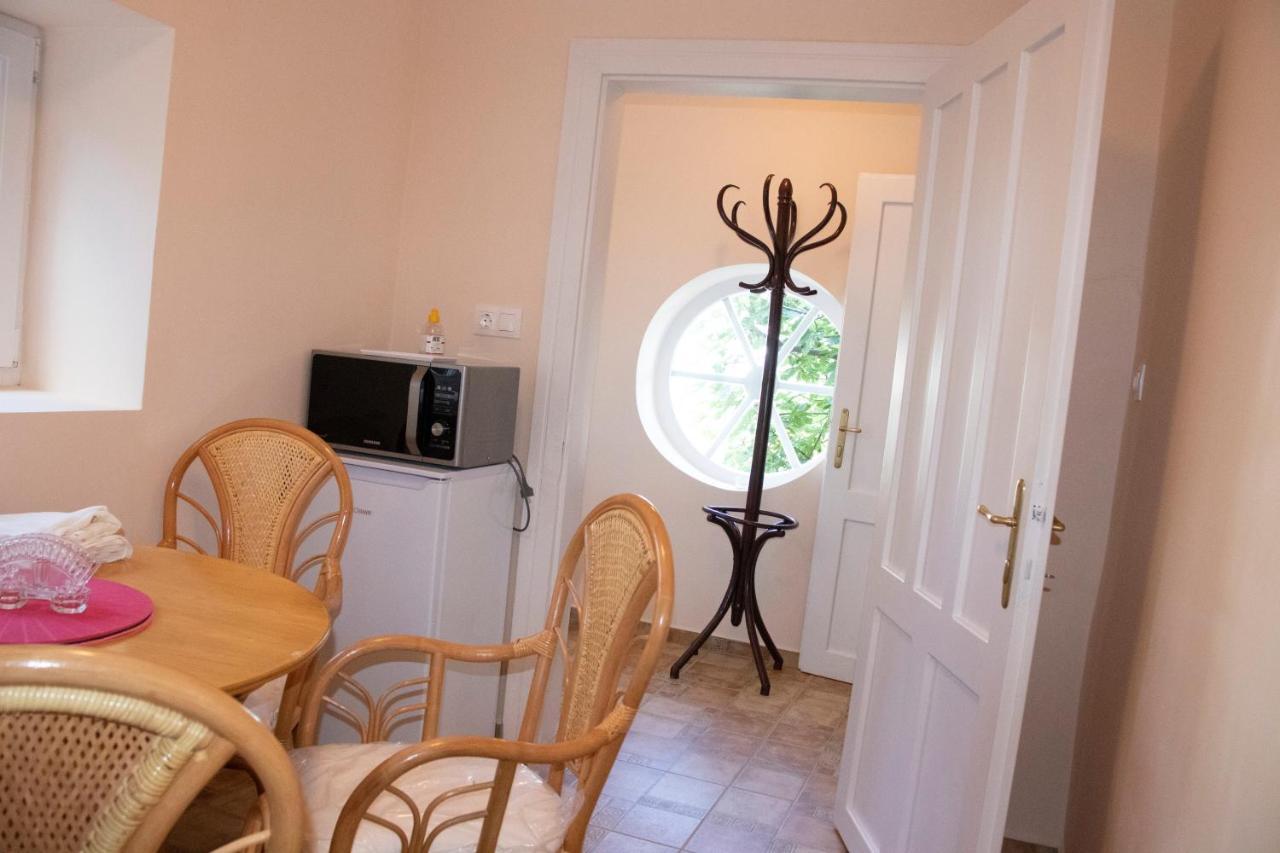 Gyoengyoem Apartman Balatonalmádi Exteriör bild
