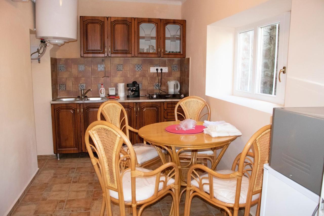 Gyoengyoem Apartman Balatonalmádi Exteriör bild