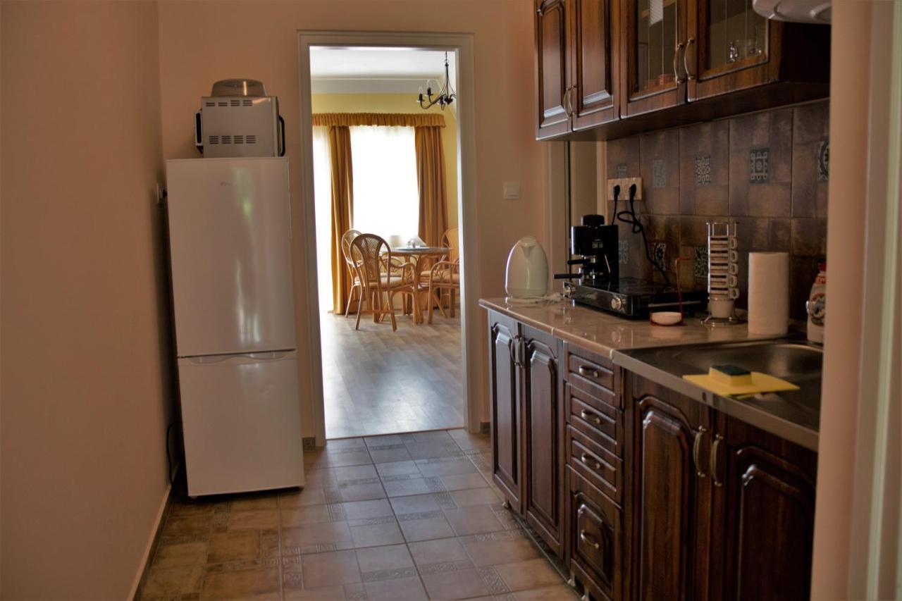 Gyoengyoem Apartman Balatonalmádi Exteriör bild
